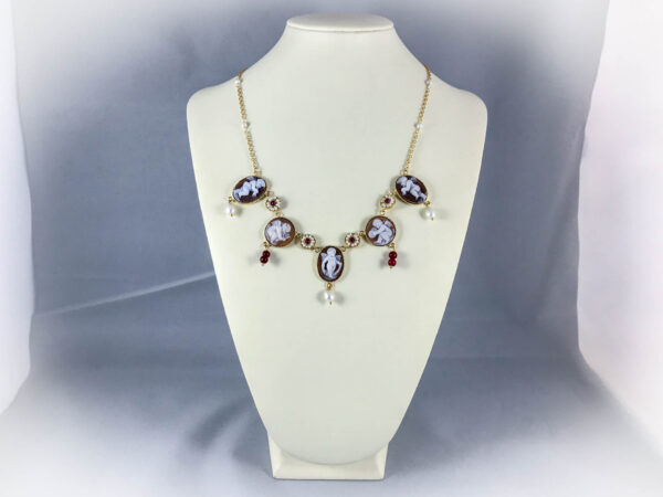 Collana in Argento dorato , Camei microperle e corniole .
