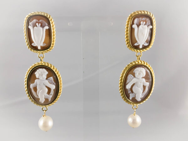 Orecchini in argento dorato con camei di  Puttini e Fiori